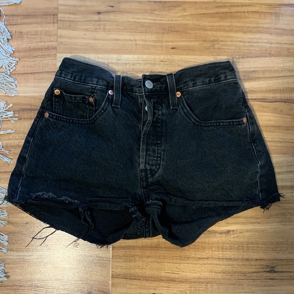 Levi’s Black Jean Shorts - Picture 2 of 2